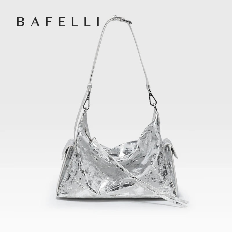 Damen-Schultertasche aus Echtleder, silberner Metallic-Look, Hobo-Form mit Schulterriemen