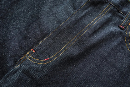 Herren Jeans aus Sommer Selvedge Denim mit lockerer Passform und hohem Bund