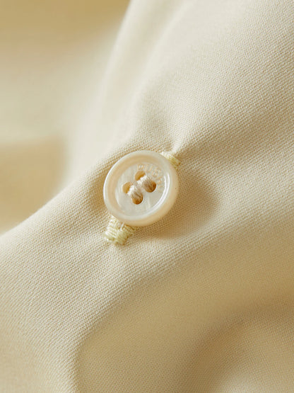 Kühlendes und antibakterielles Lyocell-T-Shirt in Übergröße mit schulterbetonendem Design und figurformendem Druckmuster.