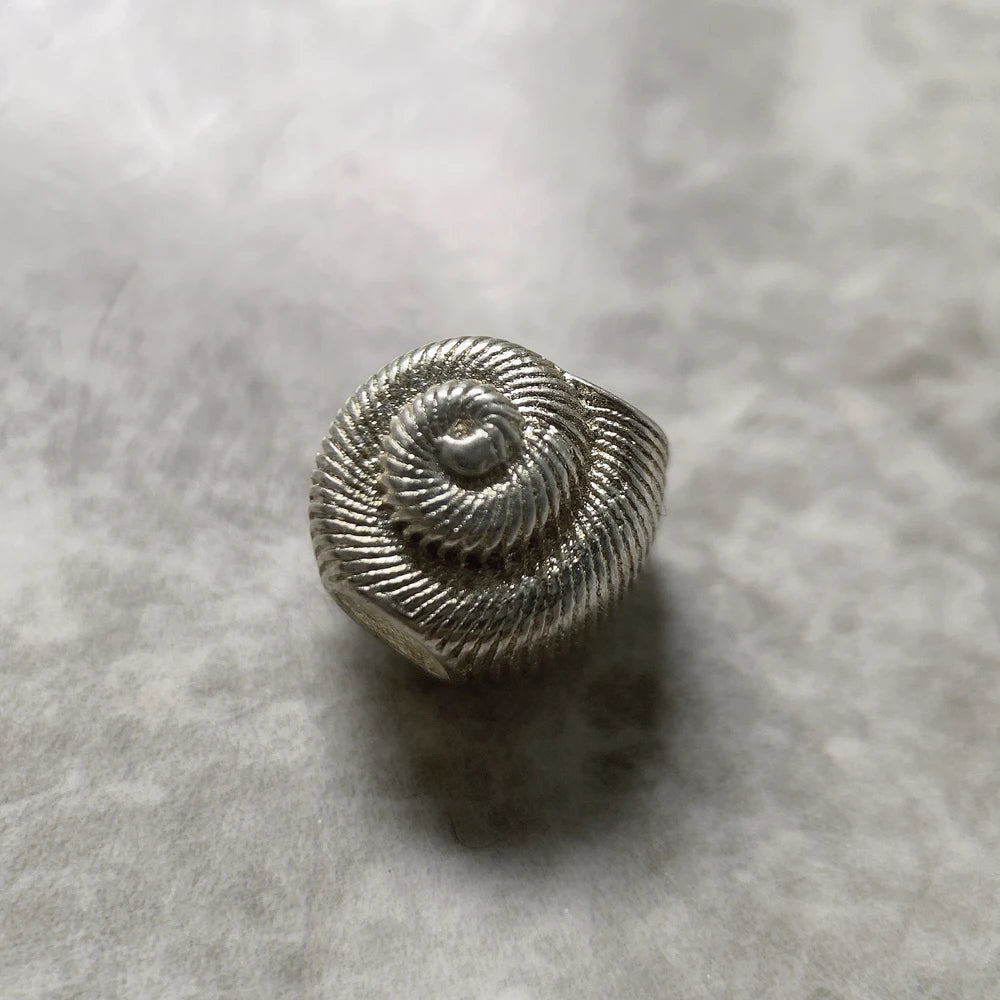 925 Sterling-Silber Charmperle mit spiralförmigem Relief, Vorderansicht