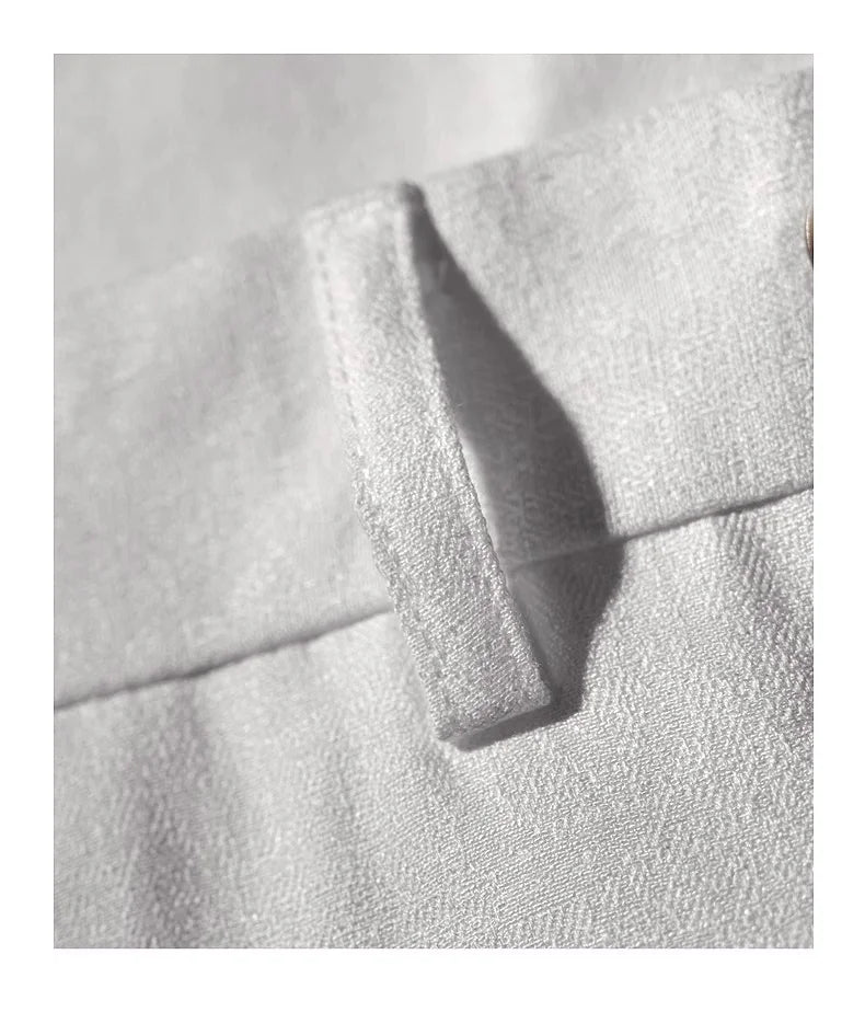 Eleganter Herrenanzug mit braunen Streifen, doppelreihig – ideal für Hochzeiten und festliche Anlässe.