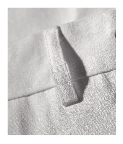 Eleganter Herrenanzug mit braunen Streifen, doppelreihig – ideal für Hochzeiten und festliche Anlässe.