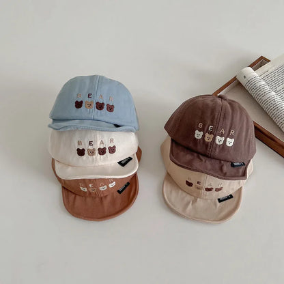 Kinder Kappe mit Entenschnabel und niedlicher Bärenstickerei für den Sommer