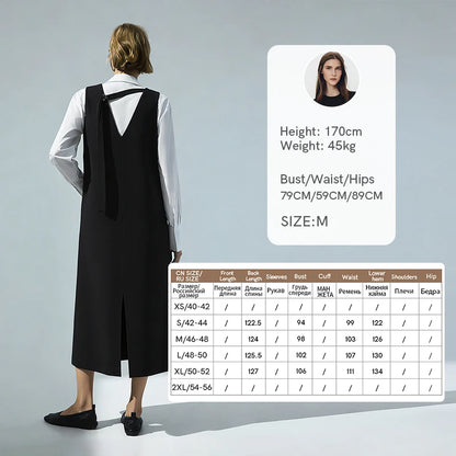 Stylisches Ärmelloses Damenkleid Mit Perlenschmuck Und Eleganter Passform