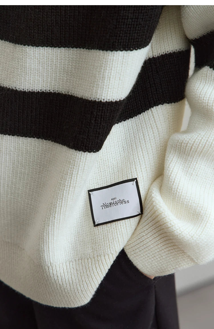 Etikett am Rollkragenpullover aus Strick in cremeweiß mit schwarzen/weißen Streifen