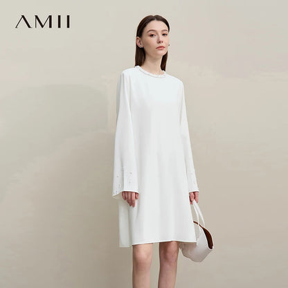 Elegantes Damen Midikleid Mit Glockenärmeln Und Perlenbesatz