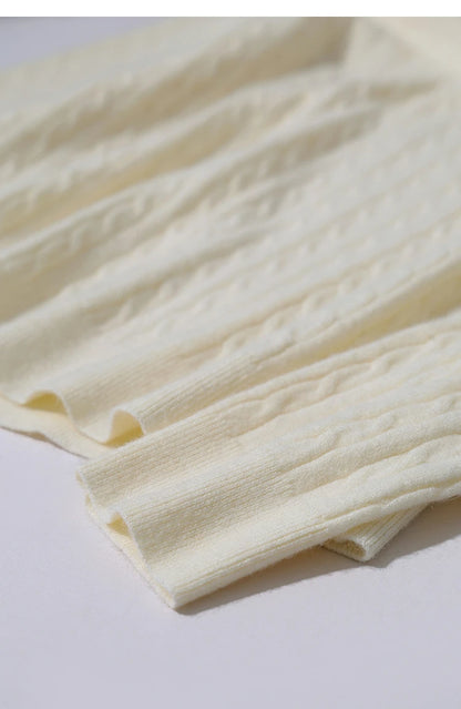 Damenpullover, cremefarben, Ärmelbündchen im Detail, feine Strickstruktur