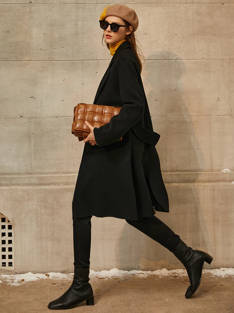Damen Wintermantel im minimalistischen Stil mit doppelter Woll-Oberfläche