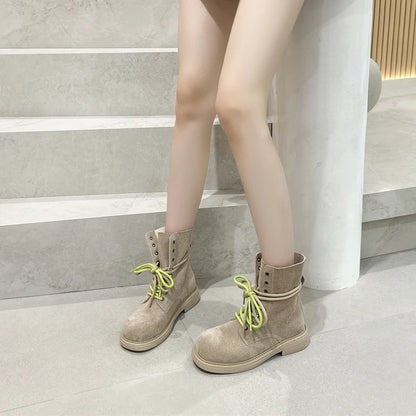 Damen-Bikerboots in Khaki mit Schnürung und grün-langen Schnürsenkeln, Knöchelhöhe