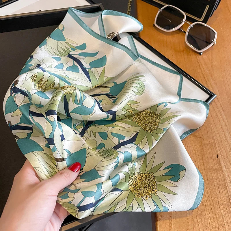 Damen Seidenschal 53cm quadratisch floral Halstuch Bandana Haarband hochwertig
