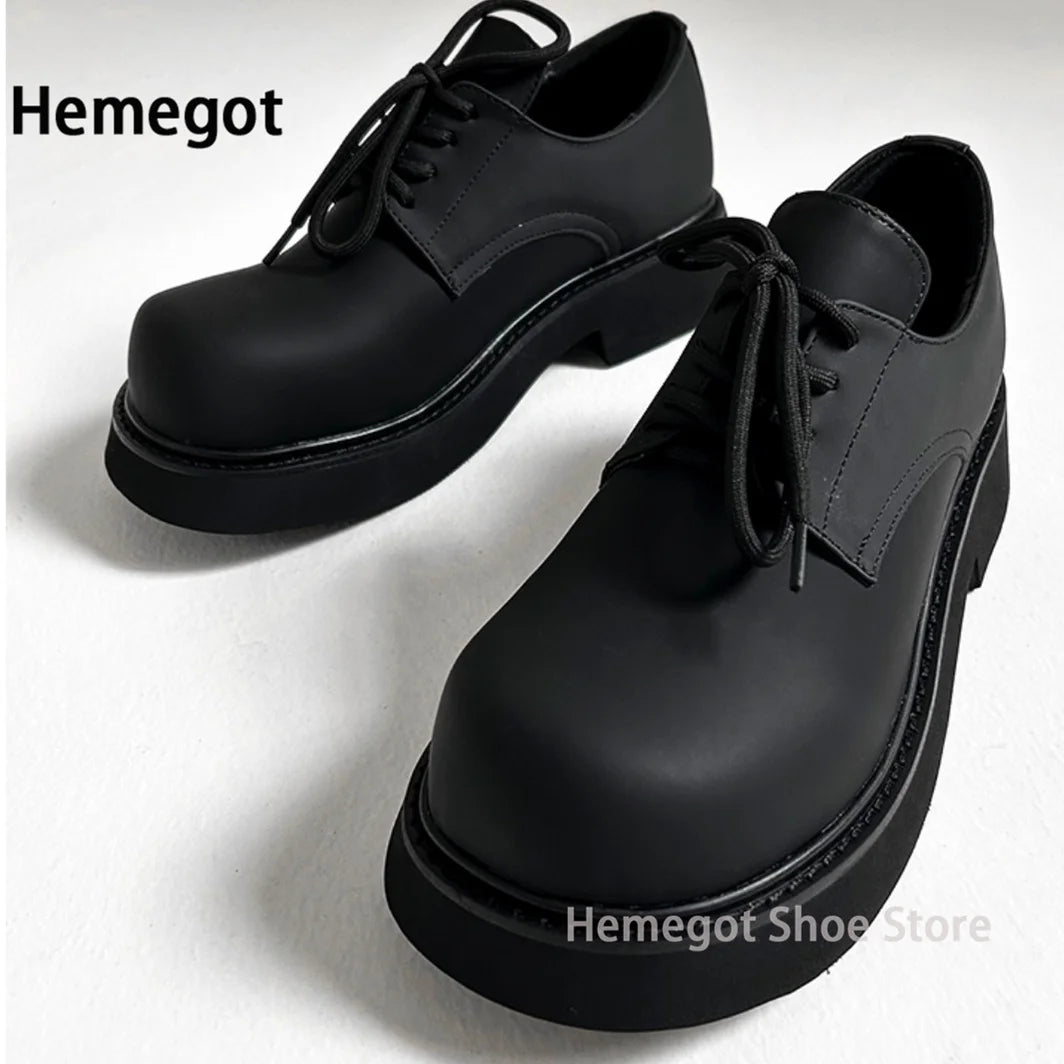 Herren-Derby-Schuhe aus schwarzem Leder, Schnürung, mit dicker Sohle