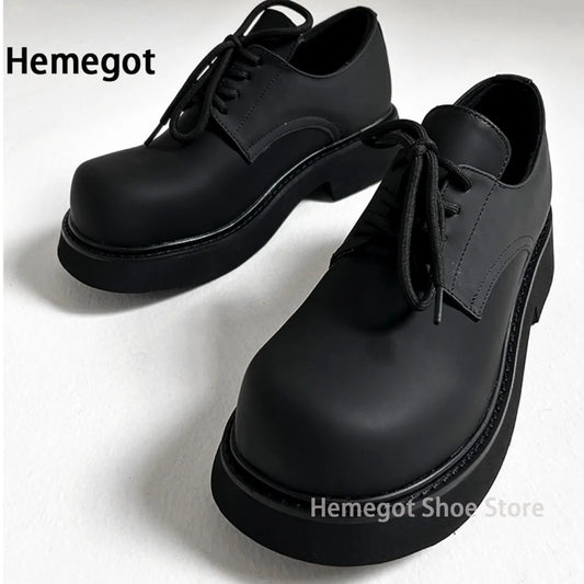 Herren-Derby-Schuhe aus schwarzem Leder, Schnürung, mit dicker Sohle