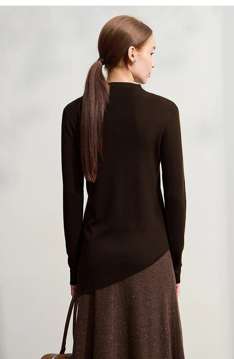 Damenpullover mit Halbrollkragen, braun/dunkel, Rückansicht, langarm, asymmetrischer Saum