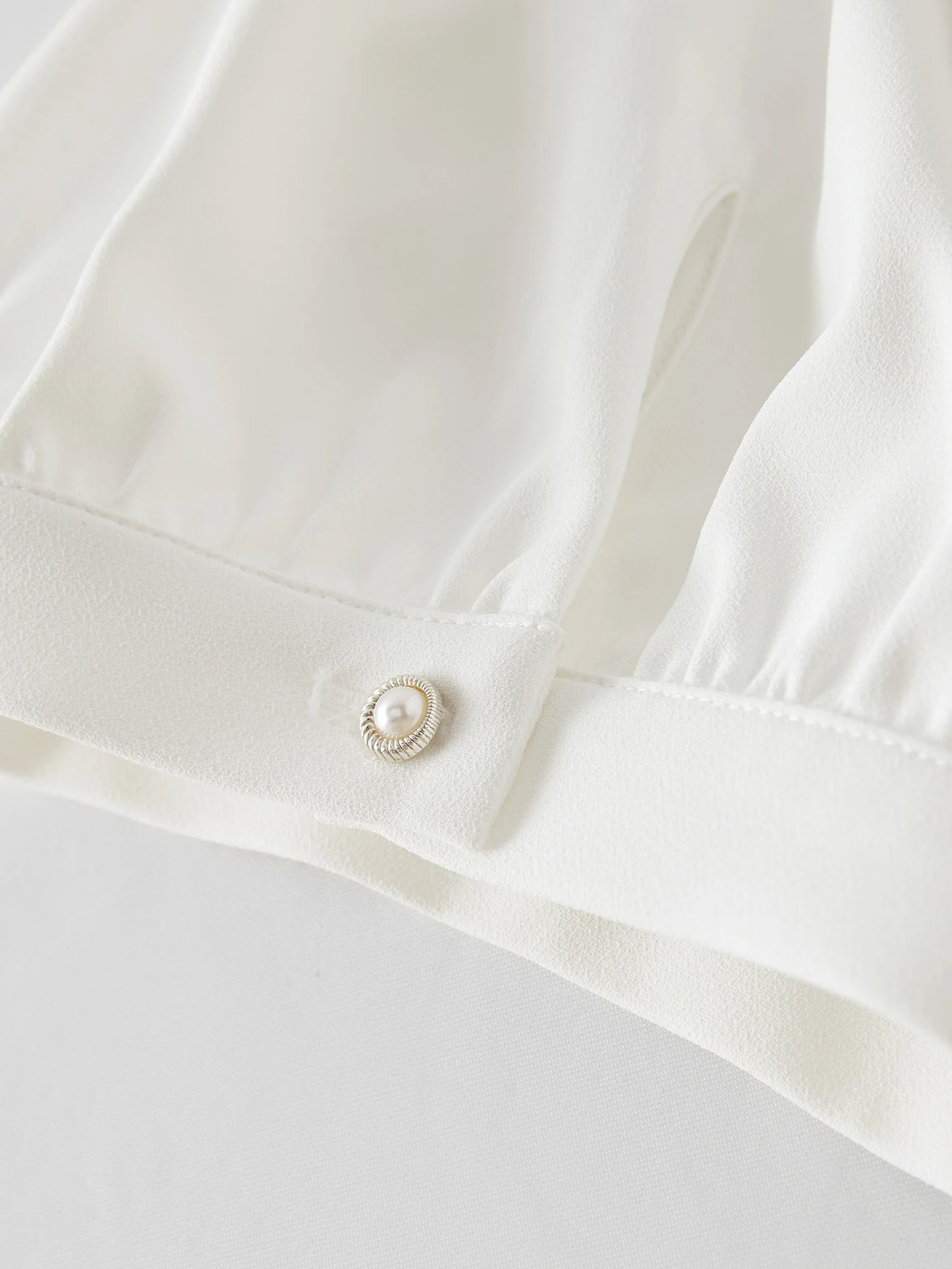 Kurzarm-Stricktop mit Puppenkragen für Damen in Plusgröße – modisch und elegant für den Sommer.