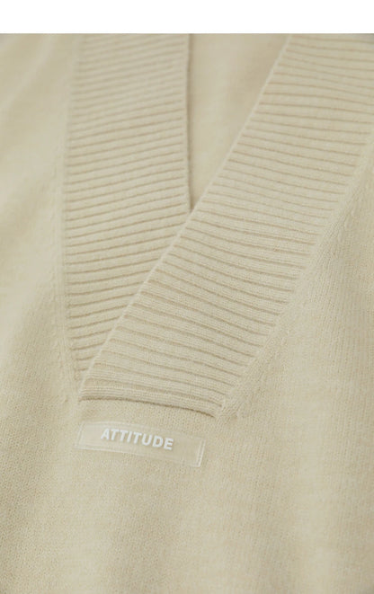 Detail: Strickpullover mit V-Ausschnitt, cremefarben, gerippter Musterstrick