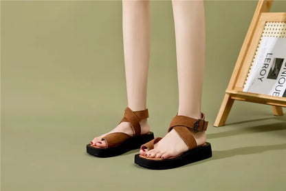AIYUQI Sandalen für Damen, große Größe, Clip-Zehen, modisch, 2025, neue römische Damen-Sommersandalen, Wildleder, echtes Leder, Strandsandalen für Damen
