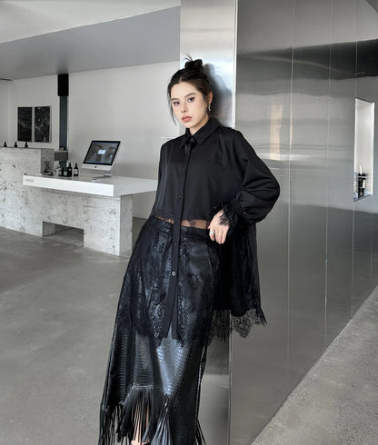 Elegantes Damen-Minikleid mit Rundhalsausschnitt, langen Ärmeln und Schnürung im Patchwork-Design – figurbetont und stilvoll.