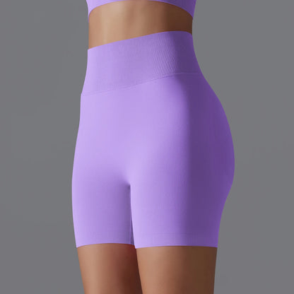 Lila Sportshorts für Damen mit Scrunch-Raffung hinten, hoher Bund, körperbetont