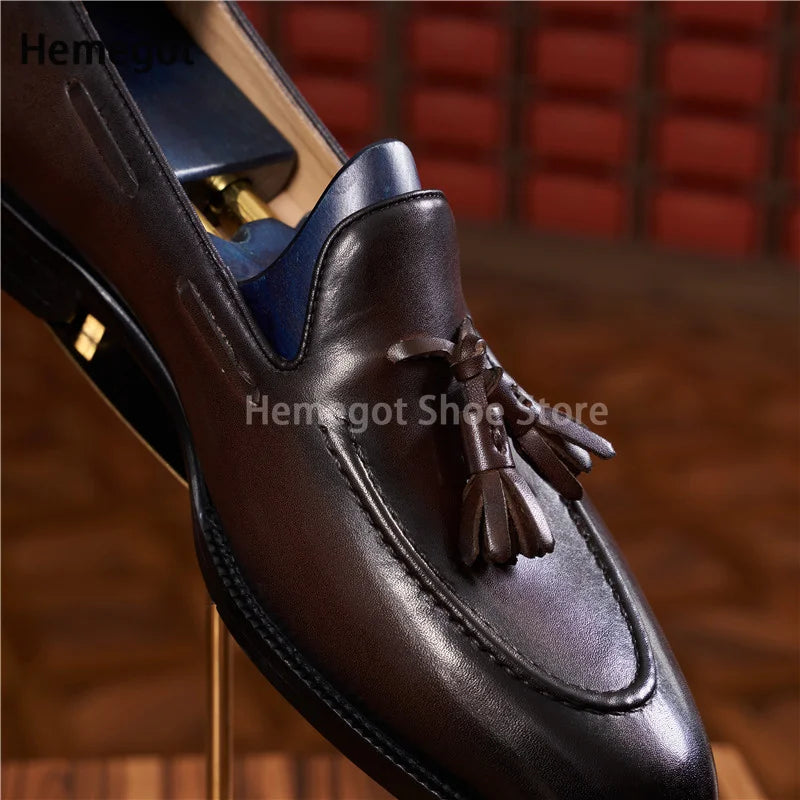 Herren-Leder-Slipper mit Quasten-Detail und Schlupfkragen, dunkle Optik
