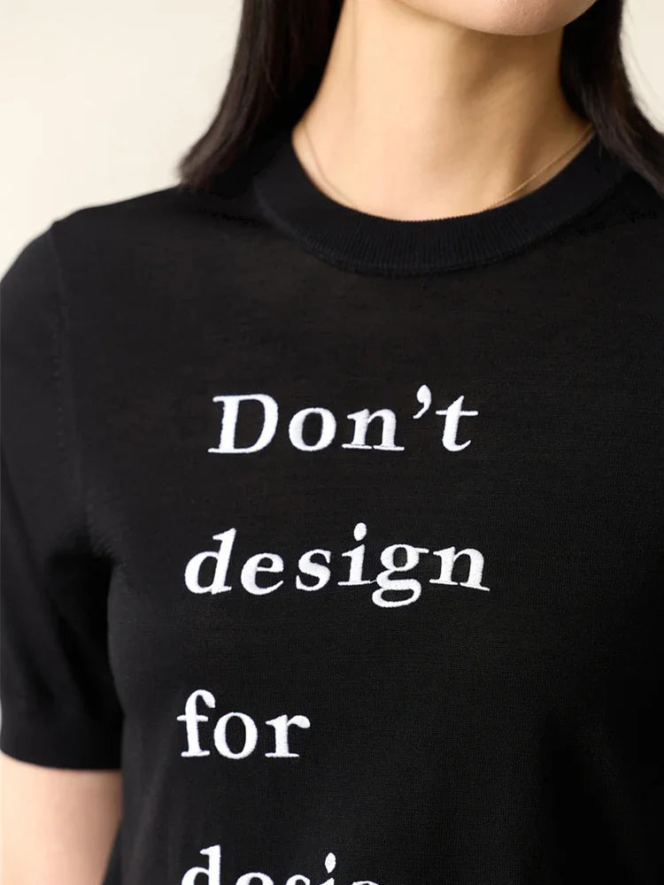 Damen Top im Minimalismus-Stil mit O-Ausschnitt und kontrastierenden Farben