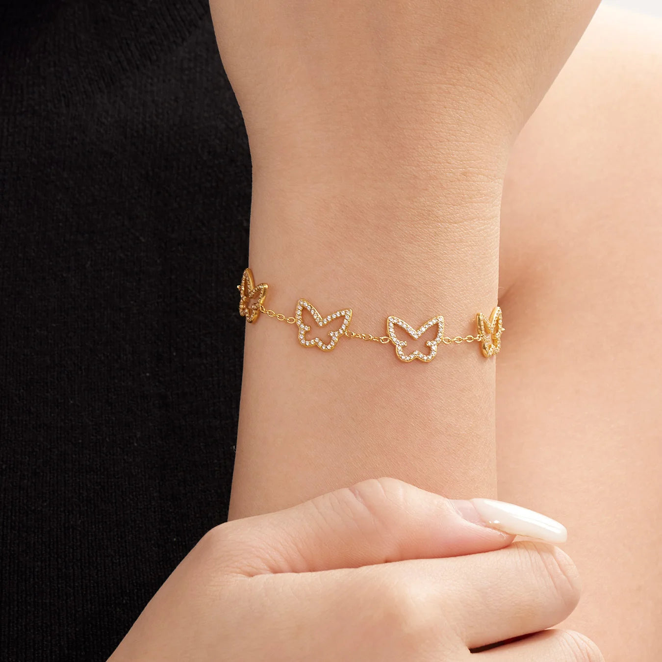 Damen-Charm-Armband mit Herzschleife und Zirkonia