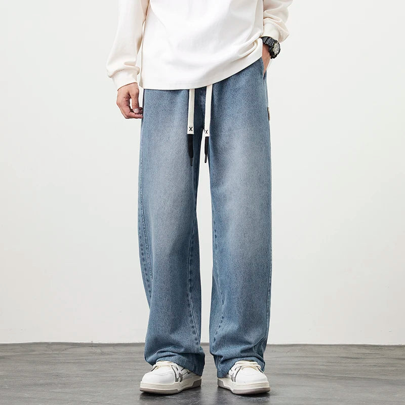 Männer Jeans mit elastischer Taille in schwarz-blauer Farbgebung im Hip Hop Stil