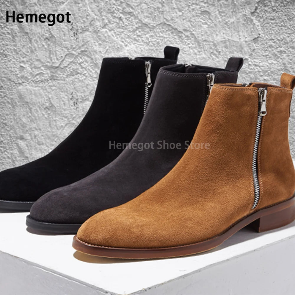Dunkle Chelsea-Boots aus Wildleder mit seitlichem Reißverschluss, Paar