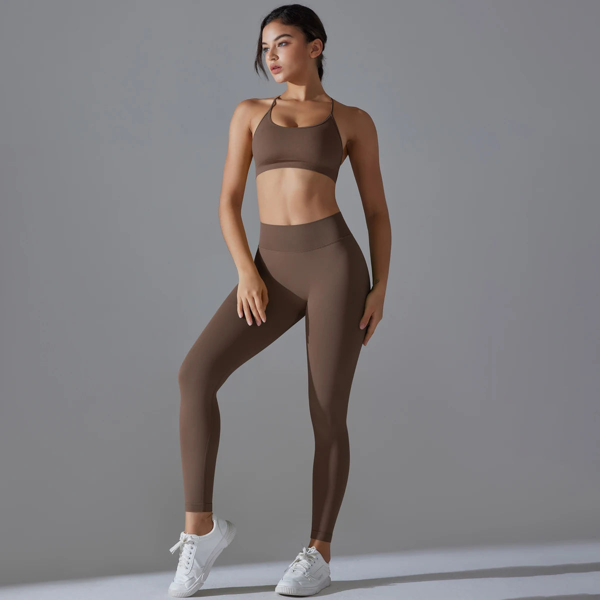 Nahtloses Yoga-Set in braun: Sport-BH und Leggings mit hoher Taille
