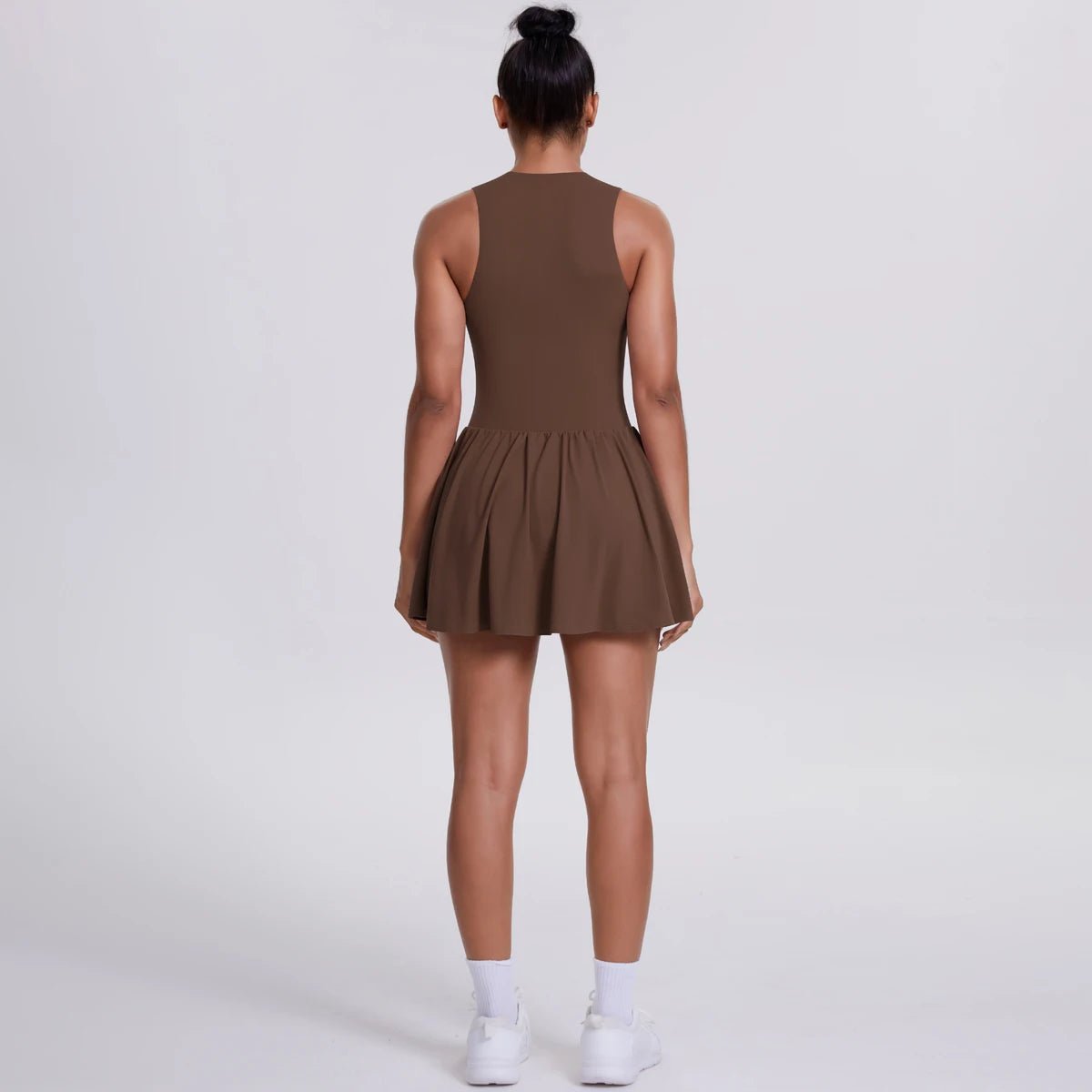 Yoga-Overall mit Tasche, ärmellos, braun, Rückansicht mit gerüschtem Rocksaum