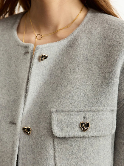 Frauen Woll Mantel im minimalistischen Stil mit Gürtel und Taschen