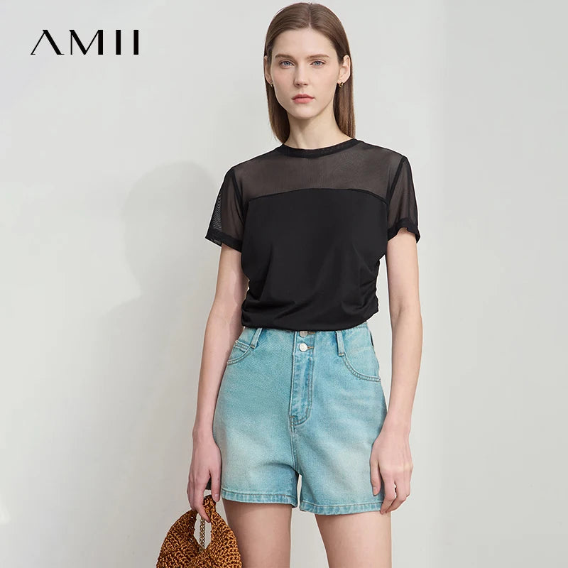 Damen T-Shirt im minimalistischen Sommerstil mit Rundhalsausschnitt und figurformendem Schnitt