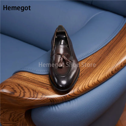 Herren-Loafer aus Leder mit Quasten-Detail, abgerundete Kappe, dunkel