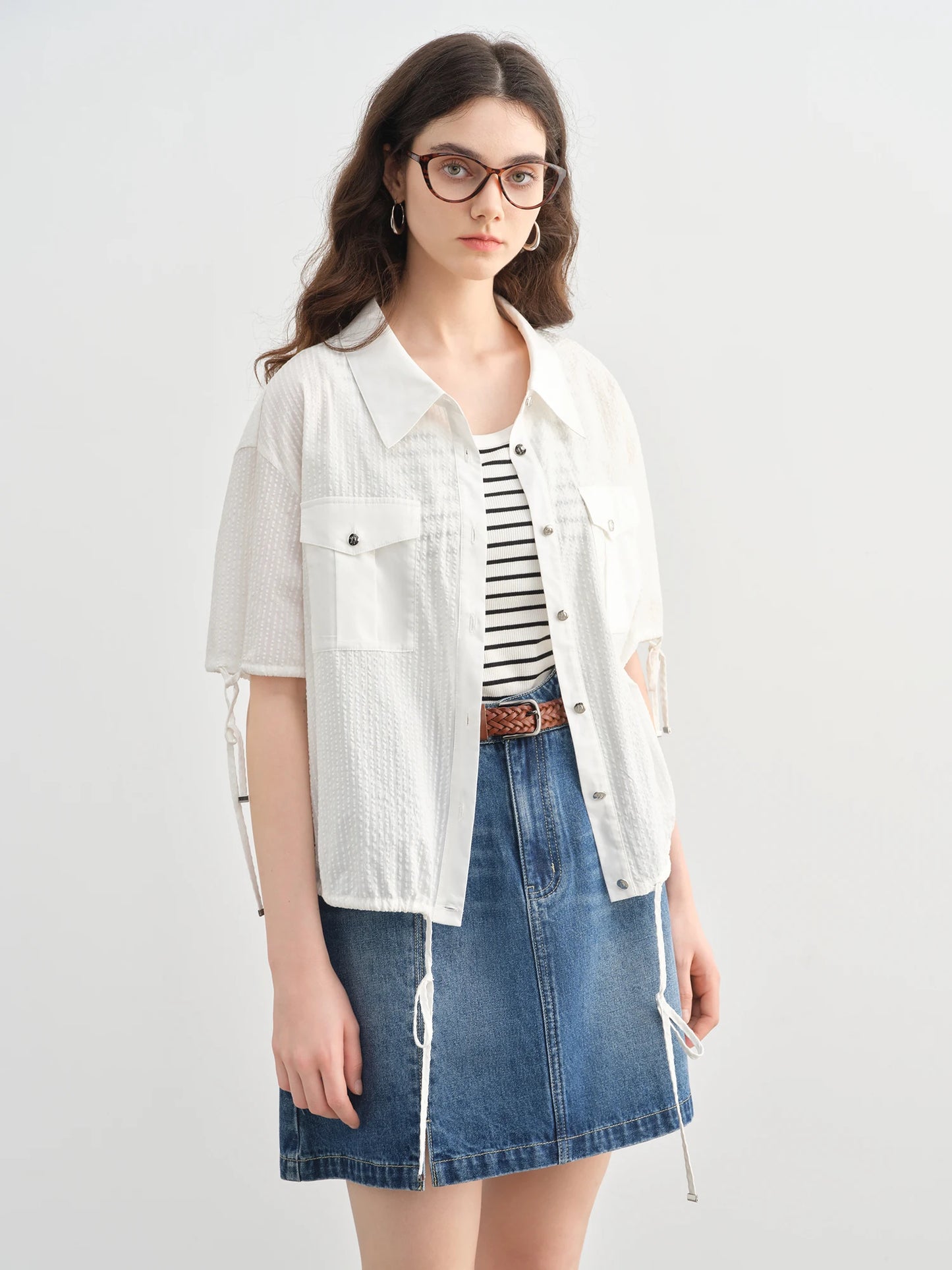 Französisch inspiriertes Damenhemd im minimalistischen Stil – figurbetontes, sommerliches Oberteil in zartem Rosa