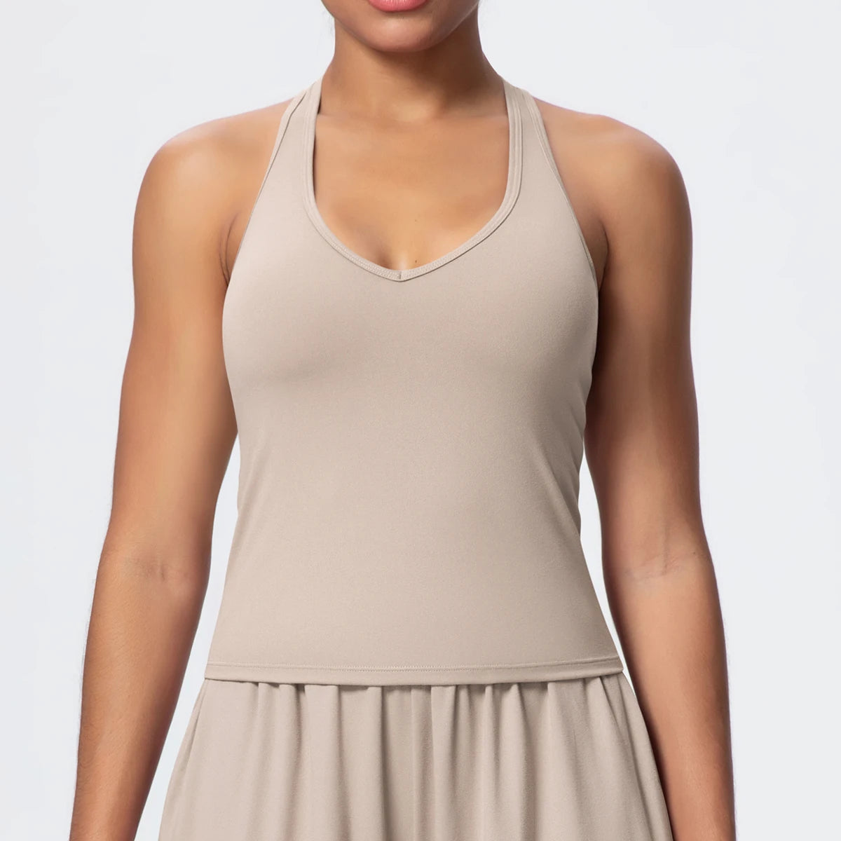 Leichte Yoga-Weste für Damen, ärmellos mit V-Ausschnitt und Rüschen-Saum in Beige