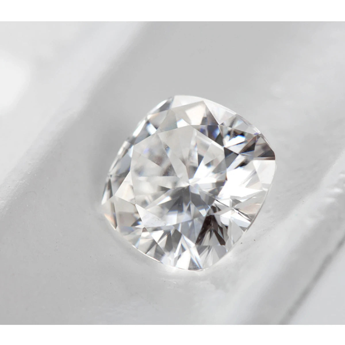 Damen-Ring Moissanit Drei-Stein Kissen-Schliff 5-Karat Zertifiziert Mit Echtheitszertifikat