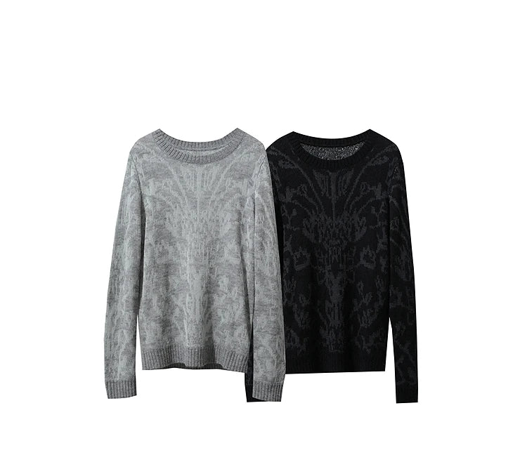 Zwei Damenpullover: graues und schwarzes Strickmodell mit Rundhalsausschnitt