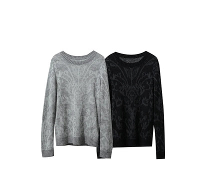 Zwei Damenpullover: graues und schwarzes Strickmodell mit Rundhalsausschnitt