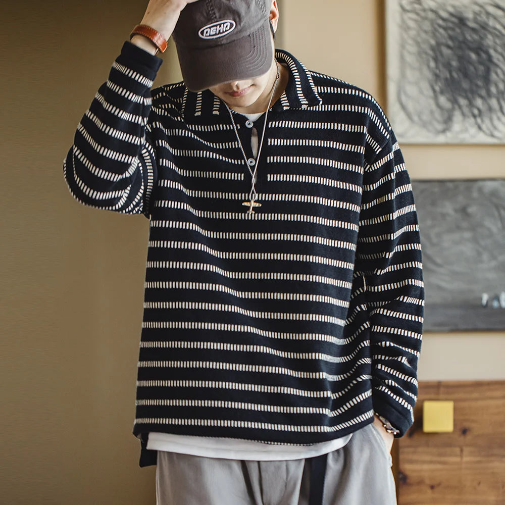 Herren Polo-Pullover aus gestricktem Material mit gestreiftem Design in Schwarz