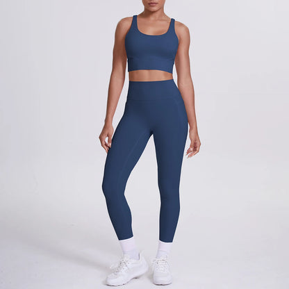 Dunkelblaues Yoga-Set für Damen: Sporttop mit breiten Trägern und 3/4 Leggings