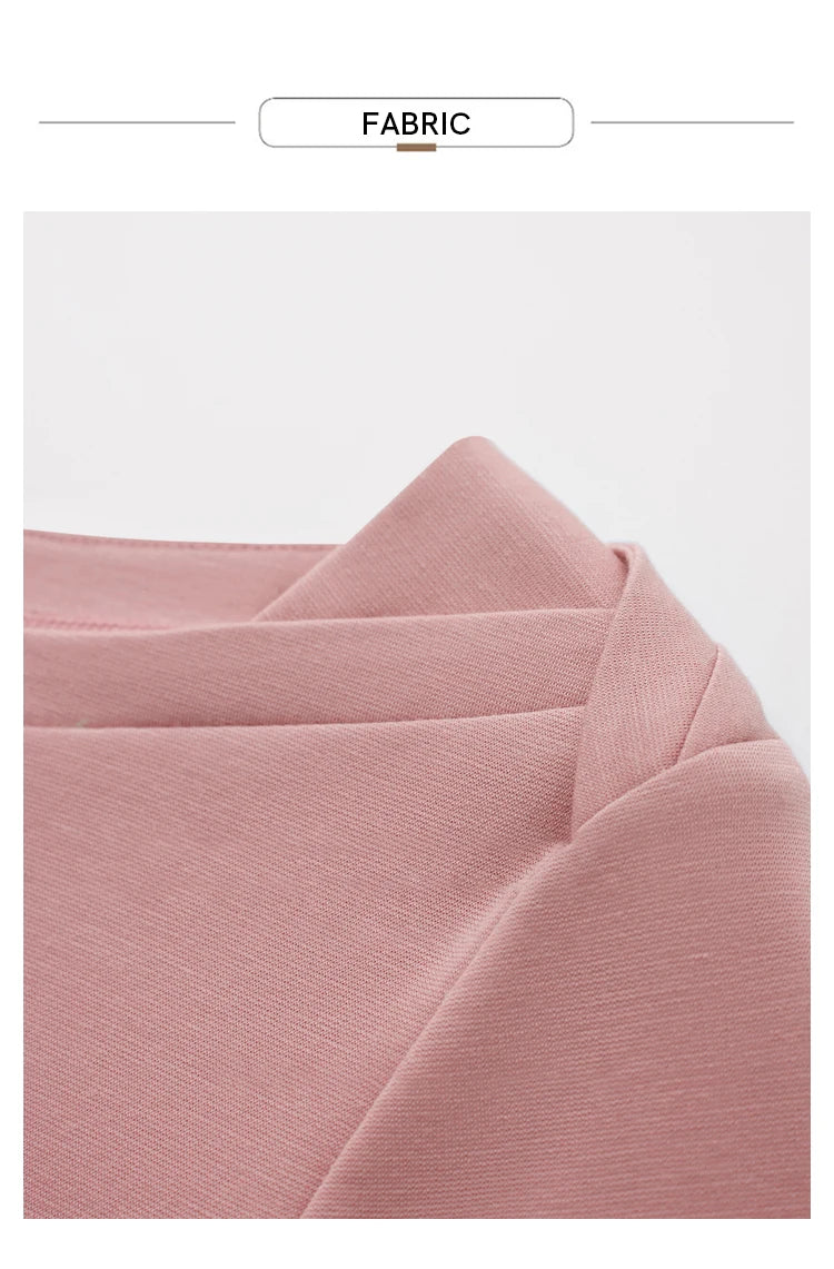 Damen T-Shirt im minimalistischen Stil mit One-Line Kragen und kurzen Ärmeln