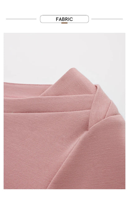 Damen T-Shirt im minimalistischen Stil mit One-Line Kragen und kurzen Ärmeln