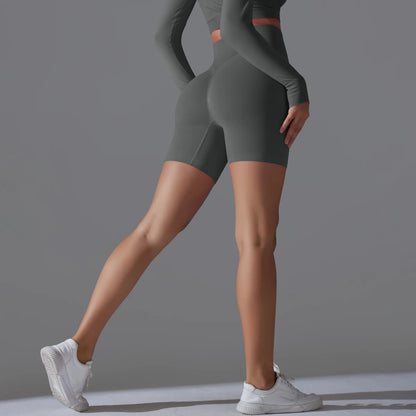 Dunkelgraue Sportshorts für Damen in Seitenansicht, eng anliegend, breiter Bund