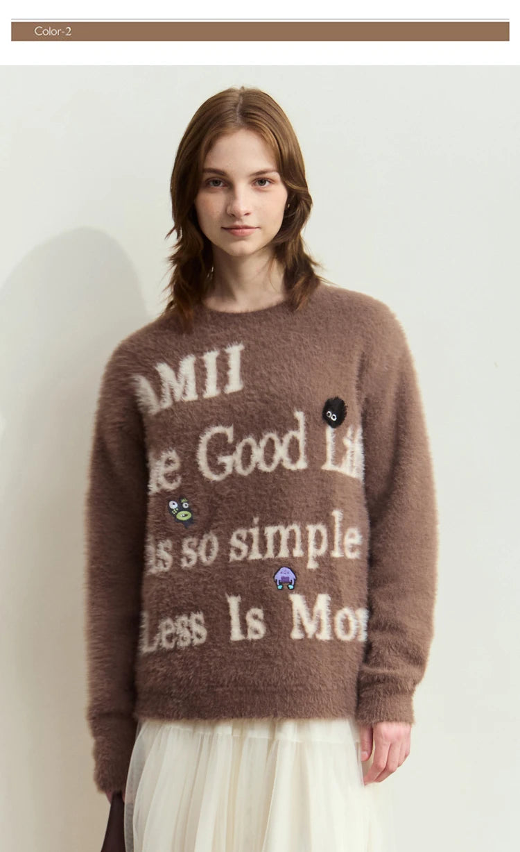Camelfarbener Damenpullover mit Schrift-Print, Rundhalsausschnitt und kleinen Motiv-Patches