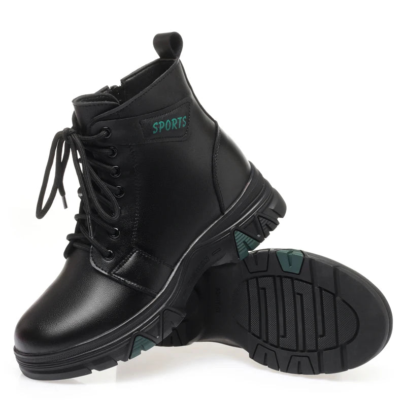 Schwarzer Schnür-Winterstiefel mit dickem Profil und Sichtsohle