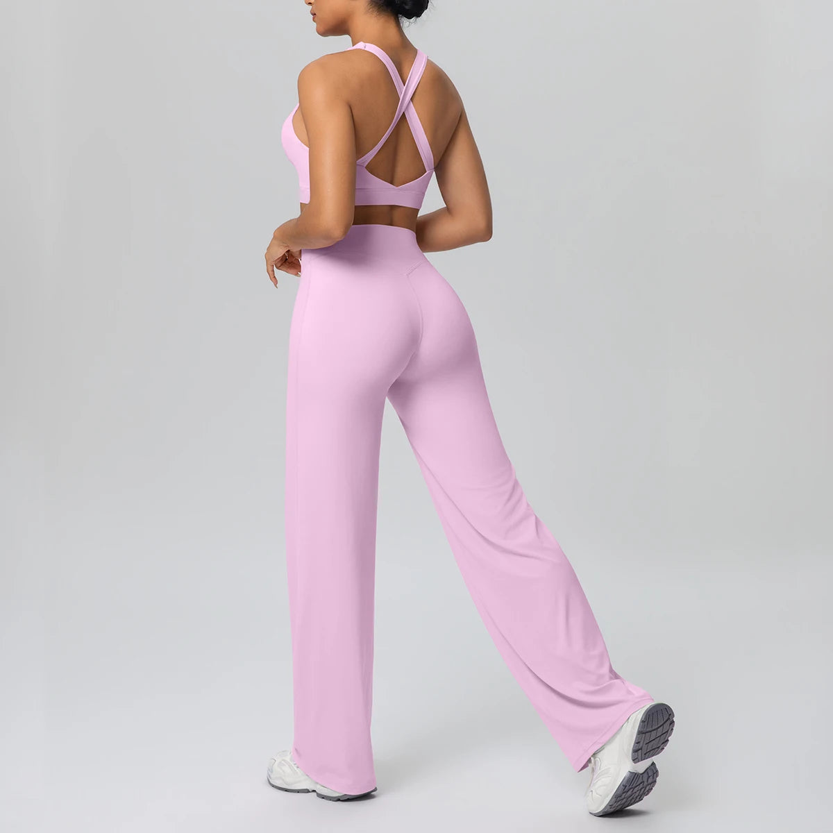 Athletik-Yoga-Set mit Brustpads in Lila: Rückenkreuz-Top und weite Yoga-Hose