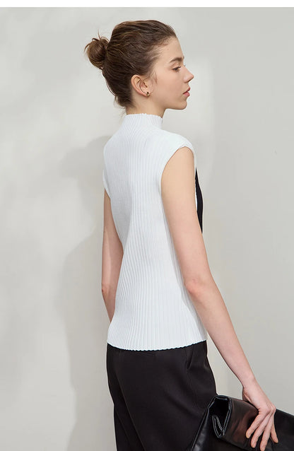 Ärmelloser Strickpullover mit Stehkragen, weiß mit schwarzem Mittelstreifen