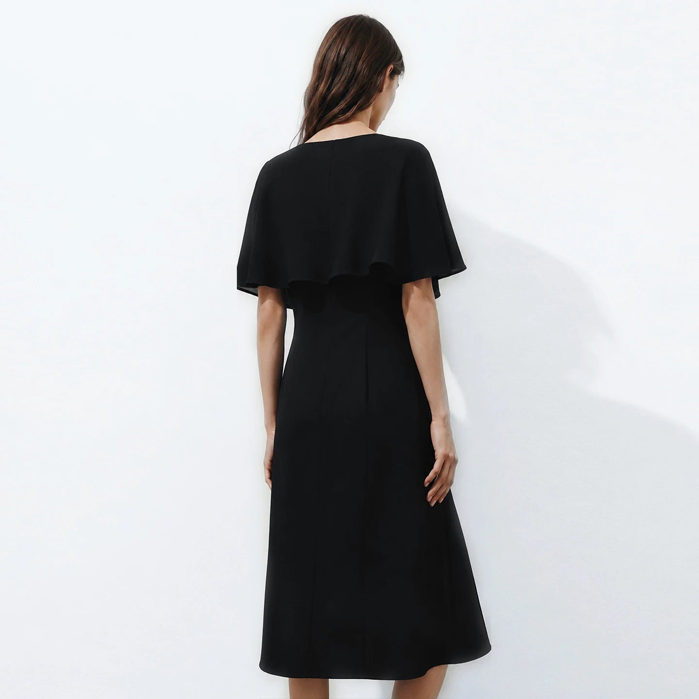 Elegantes Schulterfreies Midi Damenkleid Für Berufstätige