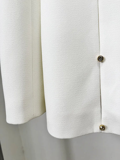 Elegantes Damen-Kleid mit Karomuster, Reverskragen und langen Ärmeln – figurbetont und mit Patchwork-Design.