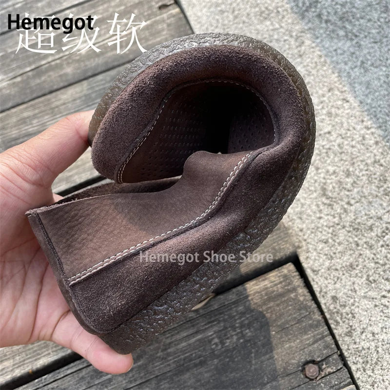 Herren-Slipper dunkelbraun, Slip-On mit gepolstertem Einstieg und Lochmuster am Vorderteil.