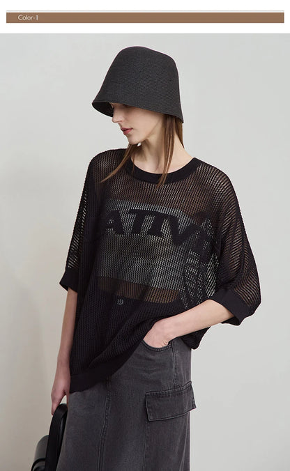 Schwarzer Strickpullover mit Rundhalsausschnitt und weiten Fledermausärmeln